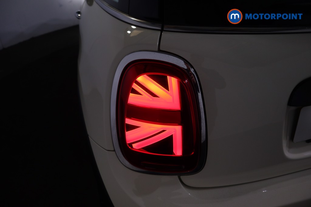Mini Hatchback Cooper Classic Manual Petrol Hatchback - Stock Number (1551656) - 17th supplementary image