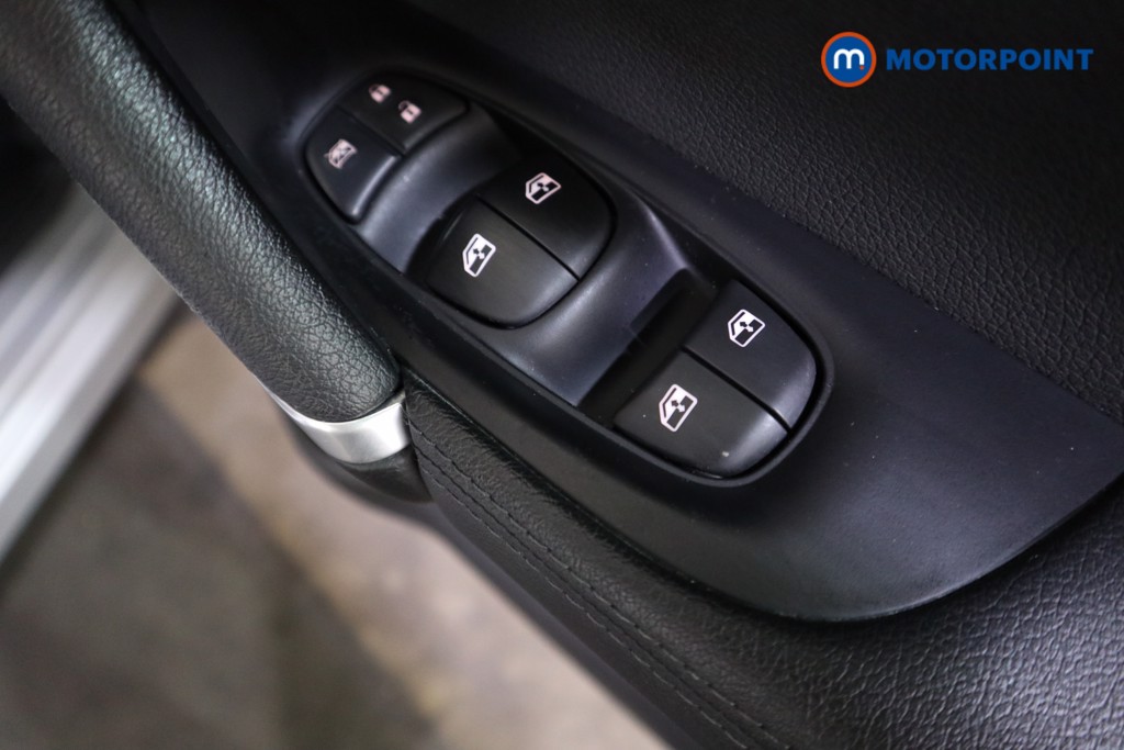 Nissan Qashqai Tekna Automatic Petrol SUV - Stock Number (1553501) - 9th supplementary image