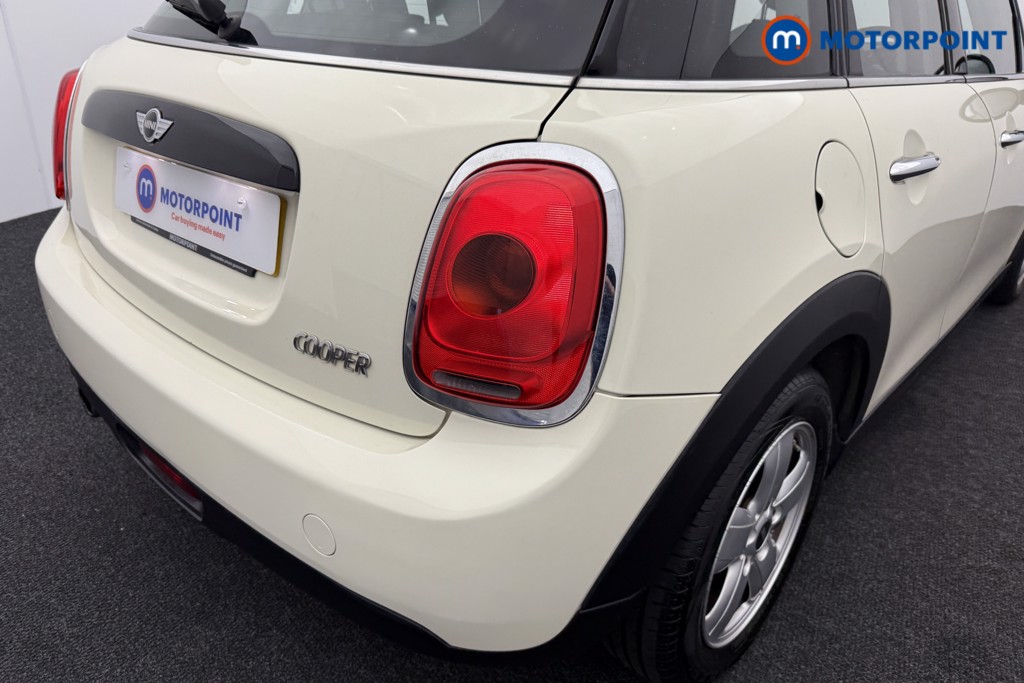 Mini Hatchback Cooper Manual Petrol Hatchback - Stock Number (1553896) - 17th supplementary image