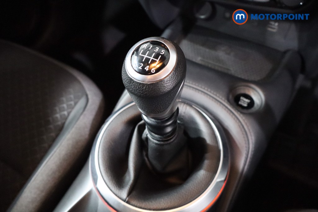 Nissan Juke N-Connecta Manual Petrol SUV - Stock Number (1556744) - 14th supplementary image