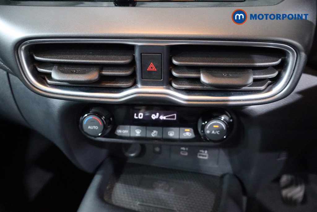Nissan Juke N-Connecta Manual Petrol SUV - Stock Number (1556744) - 15th supplementary image