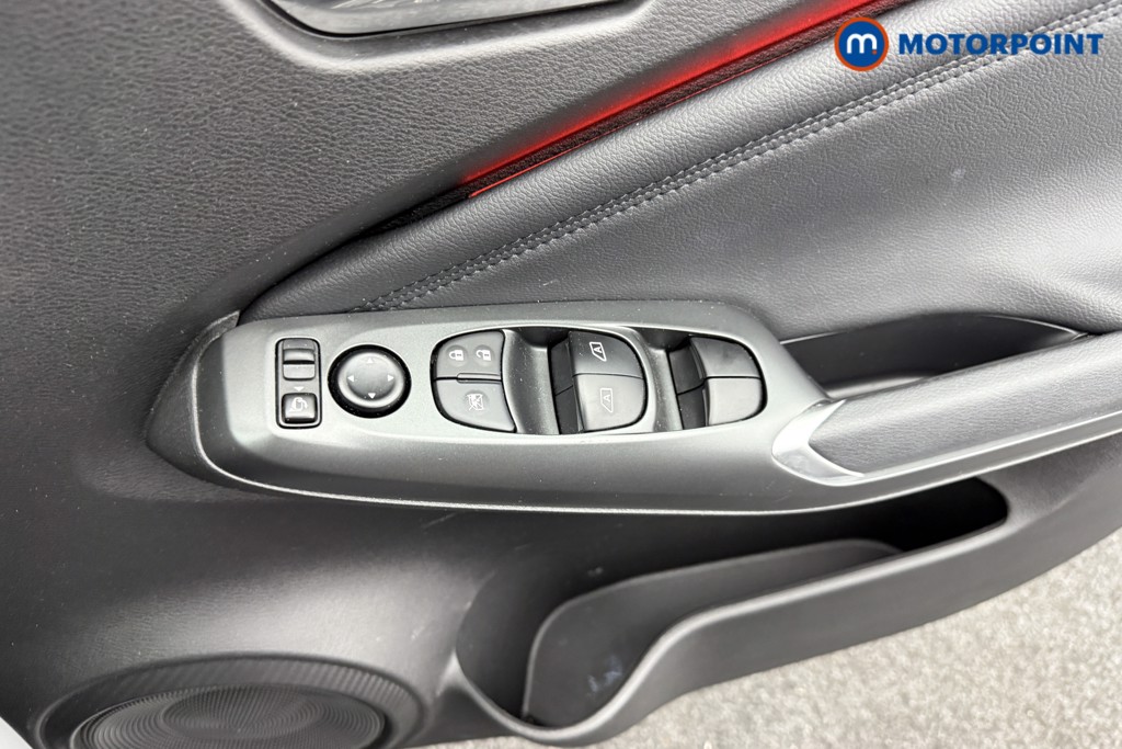 Nissan Juke N-Connecta Automatic Petrol SUV - Stock Number (1557348) - 15th supplementary image