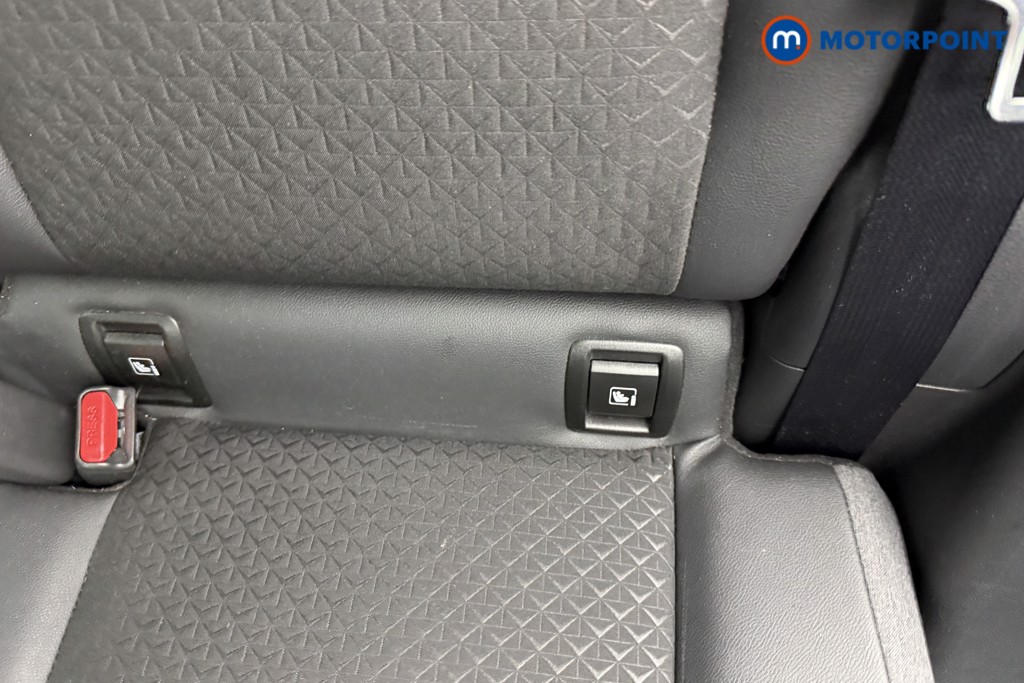Nissan Juke N-Connecta Automatic Petrol SUV - Stock Number (1557348) - 23rd supplementary image