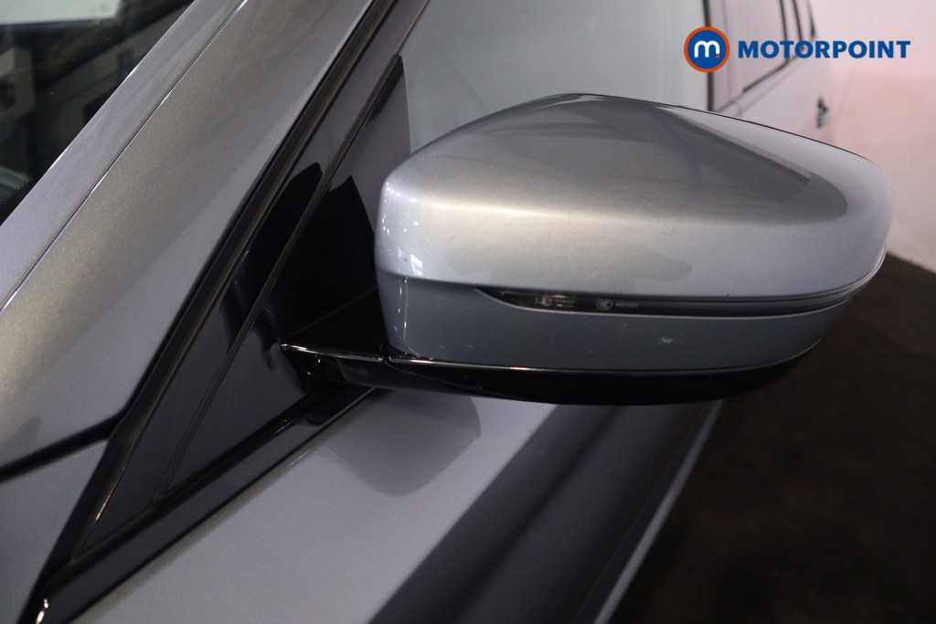 BMW 5 Series M Sport Automatic Petrol Plug-In Hybrid Estate - Stock Number (1557479) - 30th supplementary image