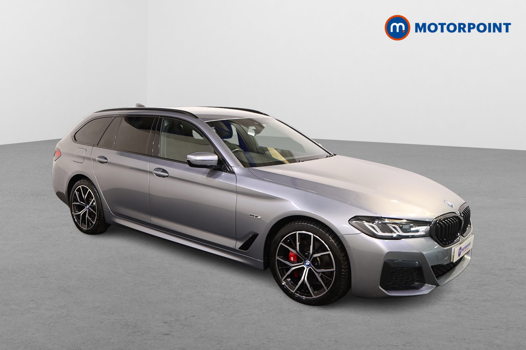 BMW 5 Series M Sport Automatic Petrol Plug-In Hybrid Estate - Stock Number (1557479) - Drivers side front corner