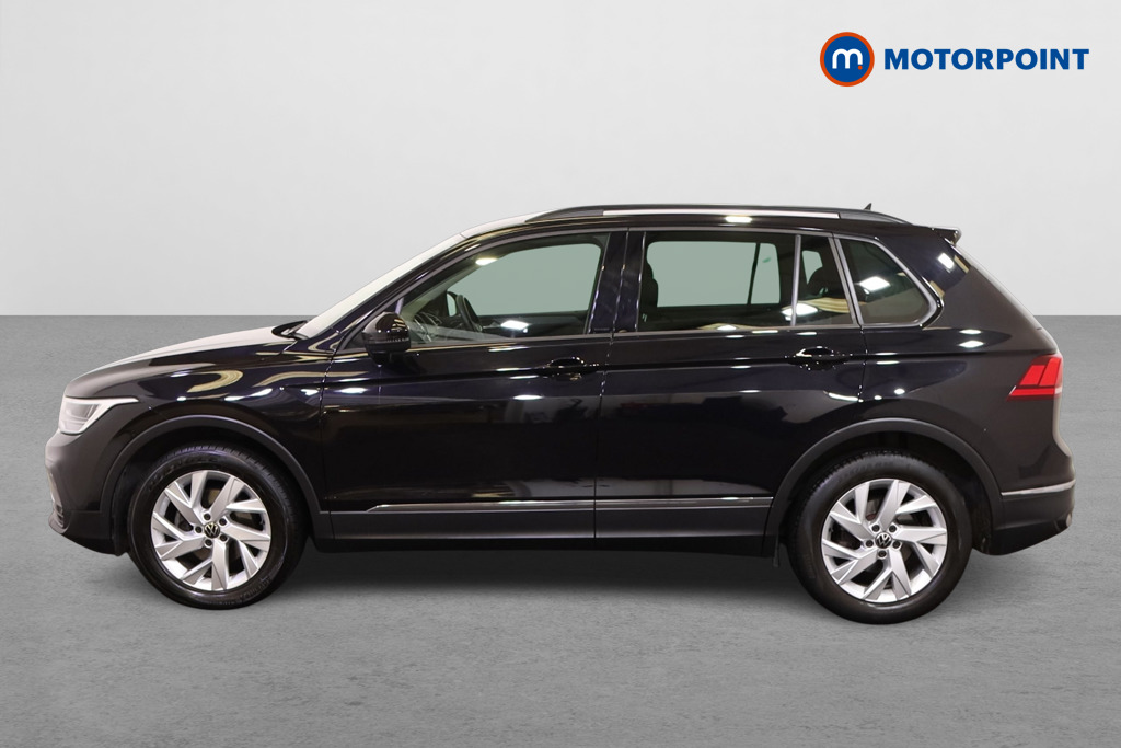 Volkswagen Tiguan Life Automatic Petrol SUV - Stock Number (1558591) - Passenger side