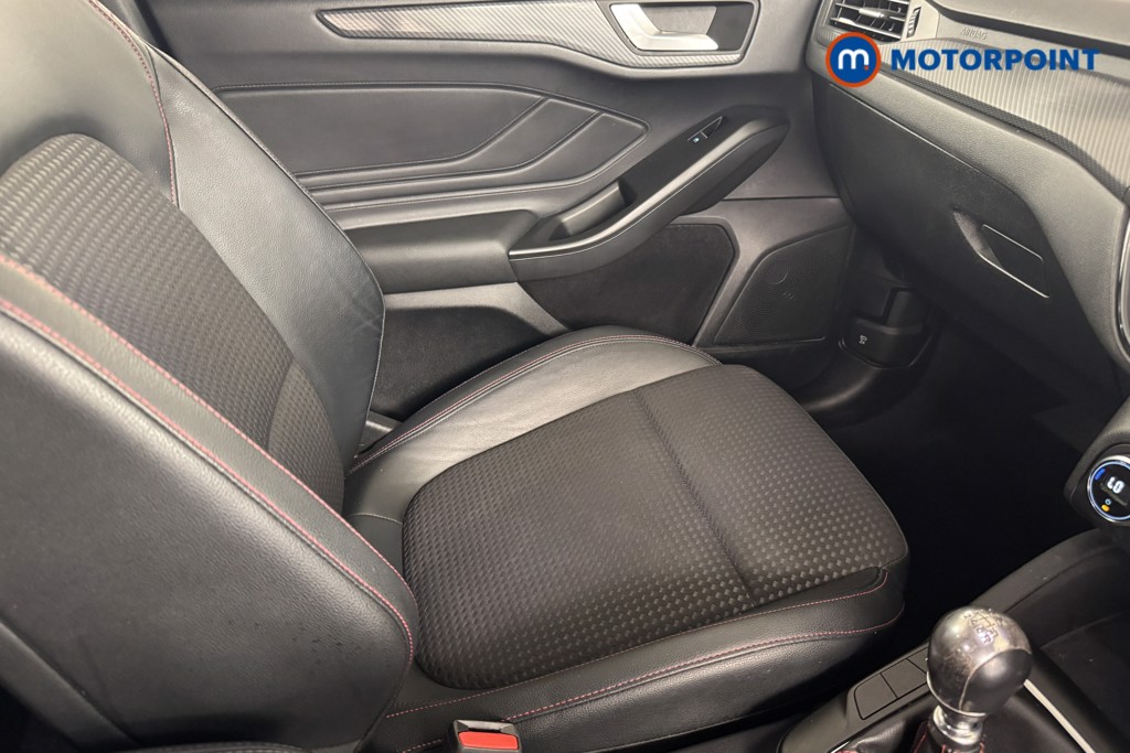 Ford Focus St-Line X Manual Petrol Hatchback - Stock Number (1559058) - 11th supplementary image