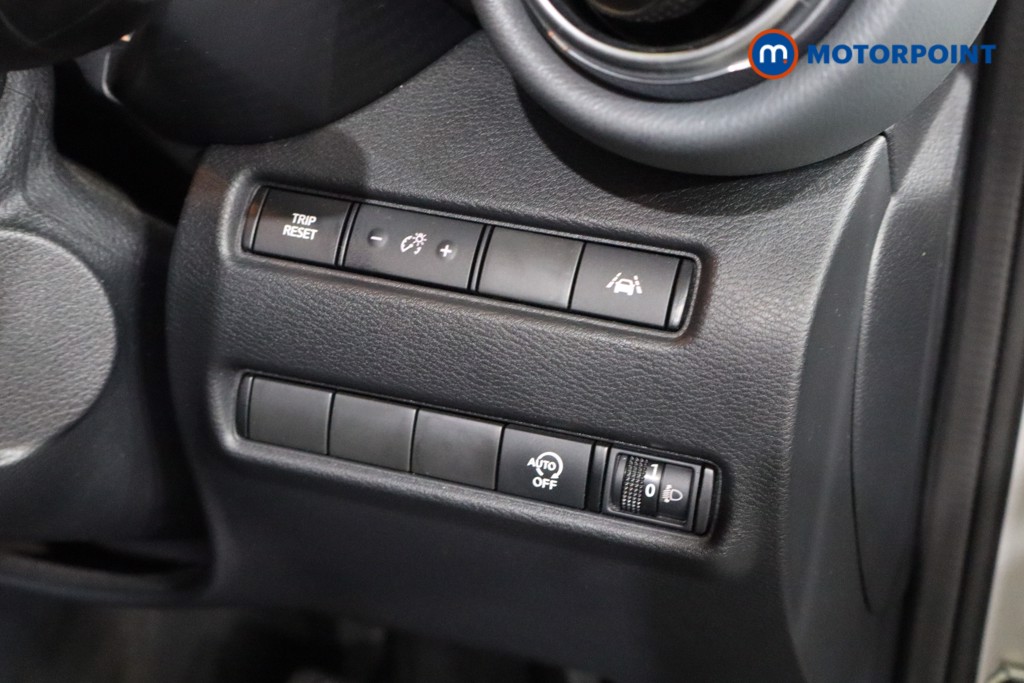 Nissan Juke N-Connecta Manual Petrol SUV - Stock Number (1559544) - 8th supplementary image
