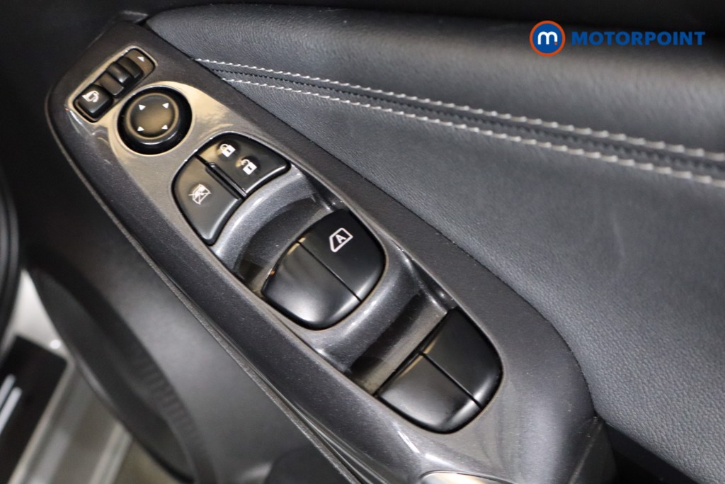 Nissan Juke N-Connecta Manual Petrol SUV - Stock Number (1559544) - 9th supplementary image