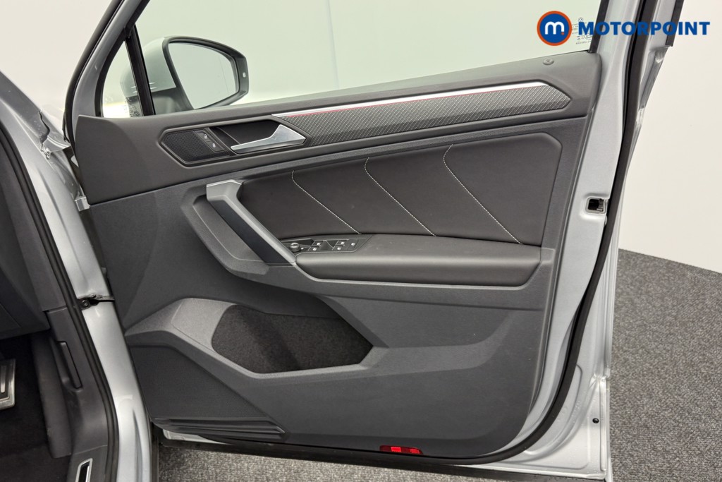 Volkswagen Tiguan R-Line Edition Automatic Petrol SUV - Stock Number (1559699) - 18th supplementary image