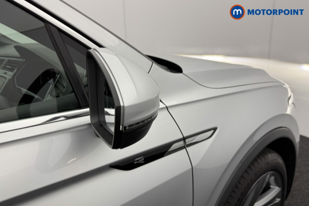 Volkswagen Tiguan R-Line Edition Automatic Petrol SUV - Stock Number (1559699) - 20th supplementary image