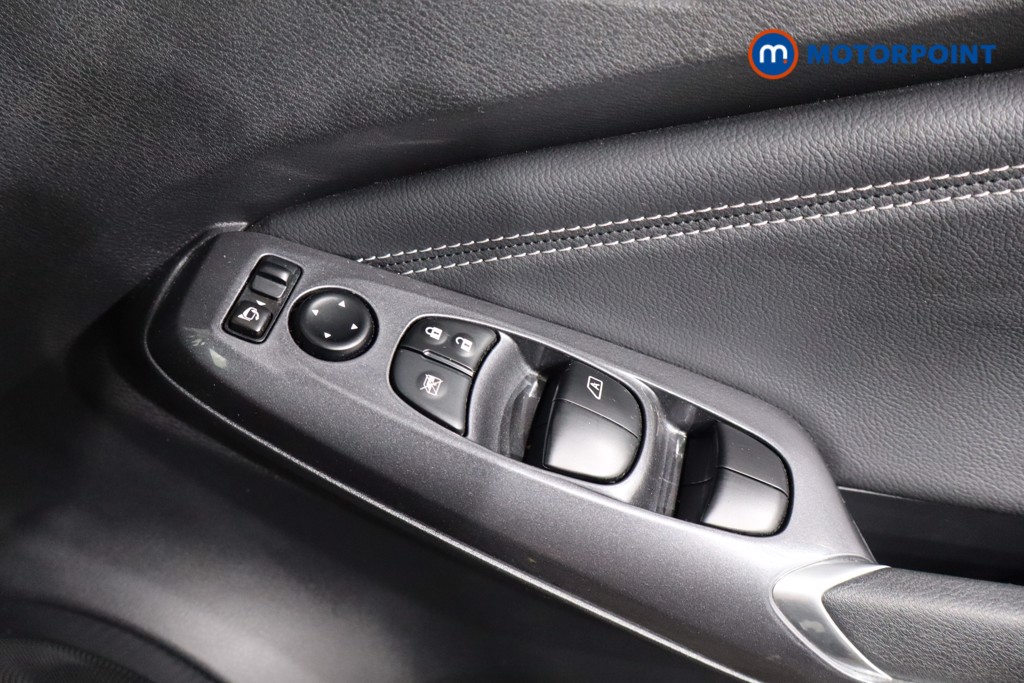 Nissan Juke N-Connecta Automatic Petrol SUV - Stock Number (1555582) - 18th supplementary image