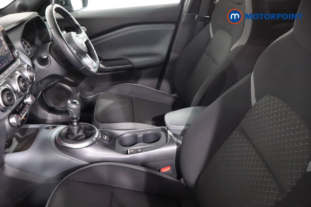 Nissan Juke N-Connecta Manual Petrol SUV - Stock Number (1556754) - 4th supplementary image