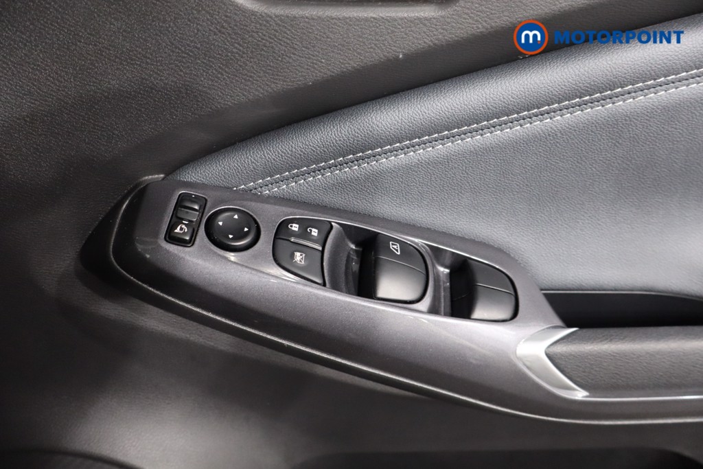 Nissan Juke N-Connecta Manual Petrol SUV - Stock Number (1556754) - 20th supplementary image