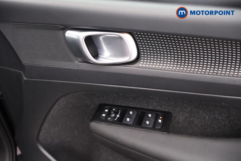 Volvo Xc40 R Design Manual Petrol SUV - Stock Number (1556222) - 9th supplementary image