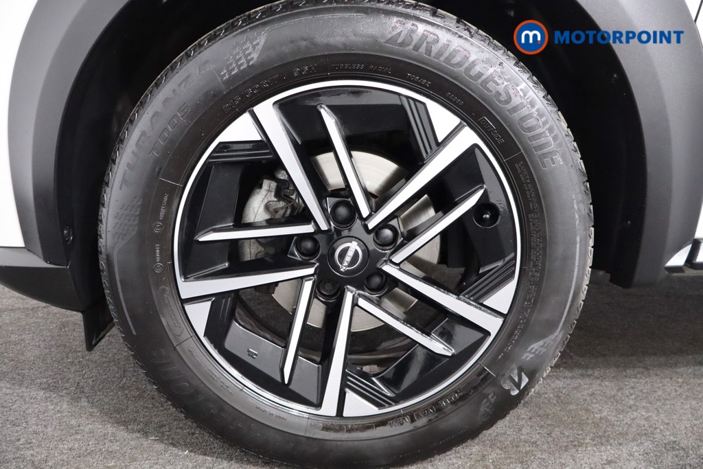 Nissan Juke N-Connecta Manual Petrol SUV - Stock Number (1553969) - 11th supplementary image