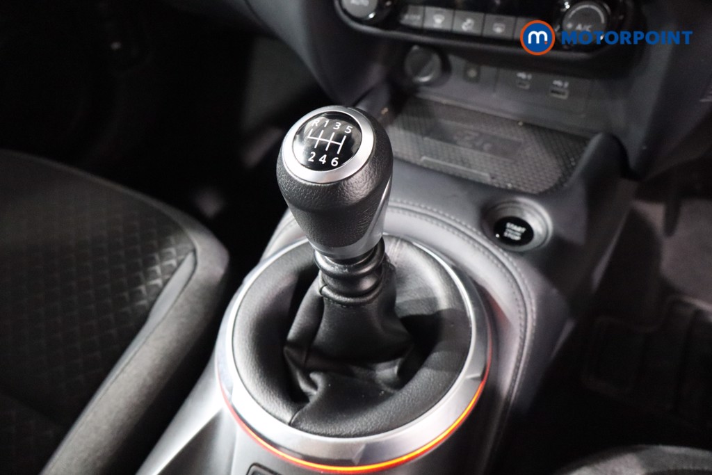 Nissan Juke N-Connecta Manual Petrol SUV - Stock Number (1553969) - 14th supplementary image