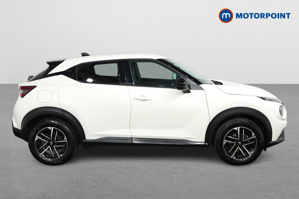 Nissan Juke N-Connecta Manual Petrol SUV - Stock Number (1553969) - Drivers side