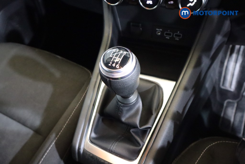 Renault Captur Iconic Manual Petrol SUV - Stock Number (1554289) - 9th supplementary image