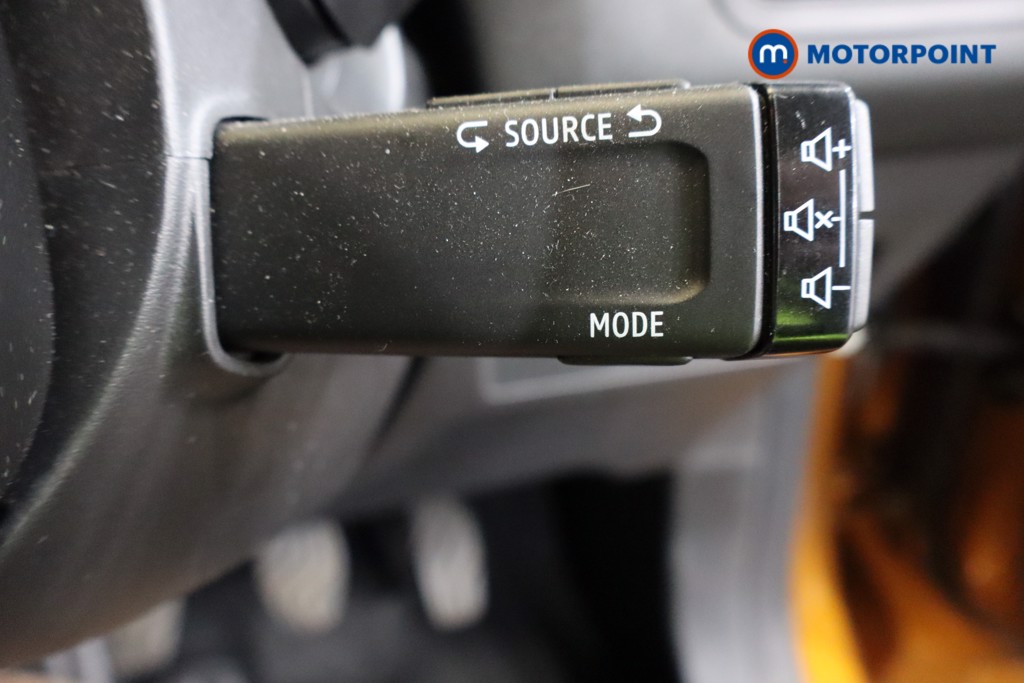 Renault Captur Iconic Manual Petrol SUV - Stock Number (1554289) - 14th supplementary image
