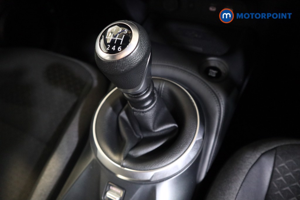 Nissan Juke N-Connecta Manual Petrol SUV - Stock Number (1554841) - 8th supplementary image