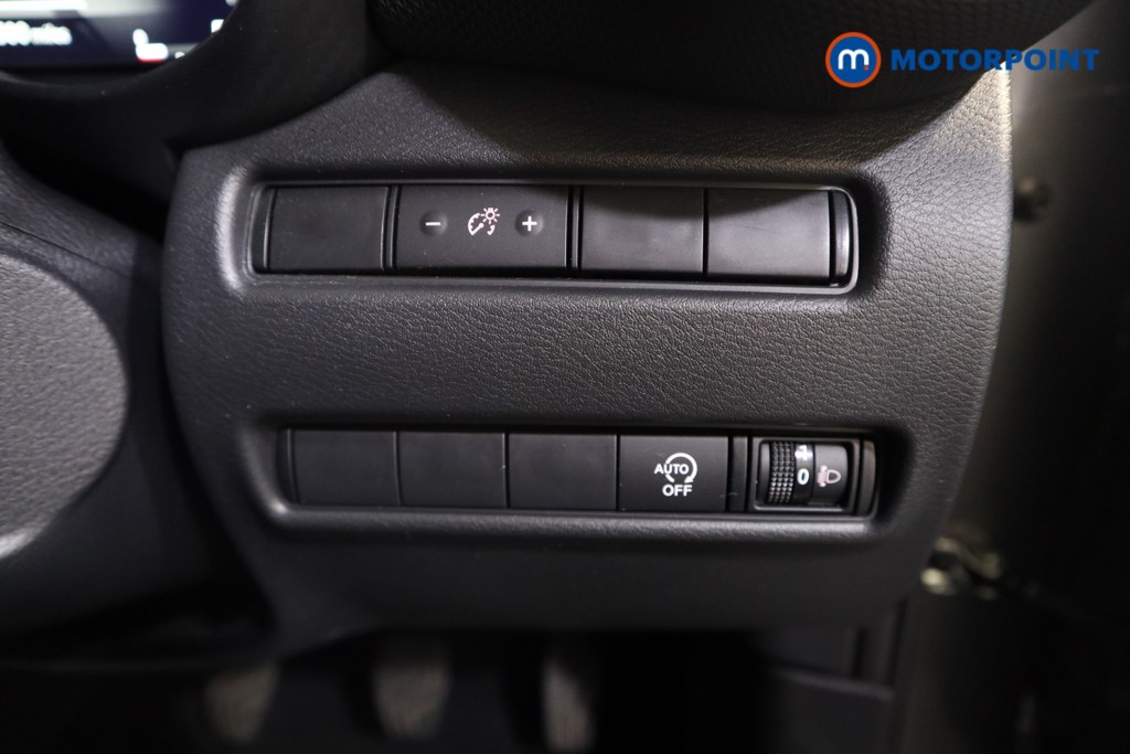 Nissan Juke N-Connecta Manual Petrol SUV - Stock Number (1554841) - 9th supplementary image