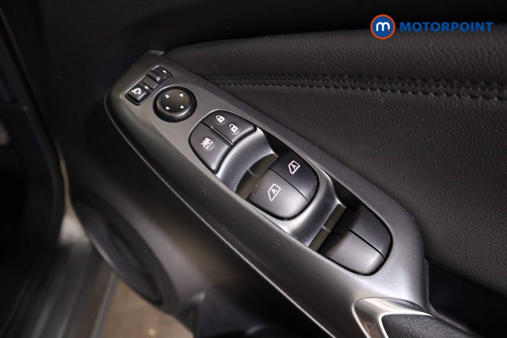 Nissan Juke N-Connecta Manual Petrol SUV - Stock Number (1554841) - 10th supplementary image