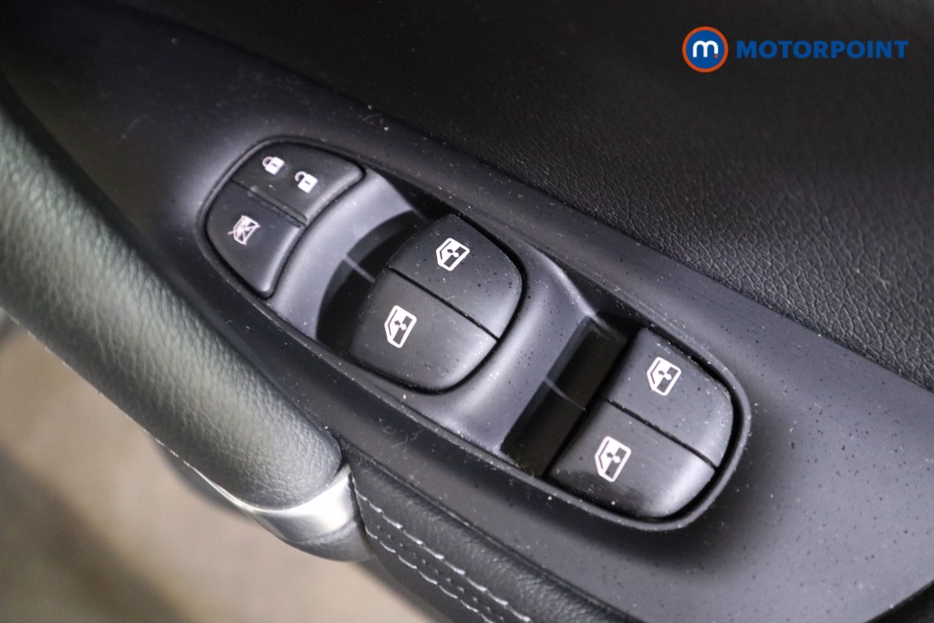 Nissan Qashqai Tekna Manual Petrol SUV - Stock Number (1555281) - 9th supplementary image
