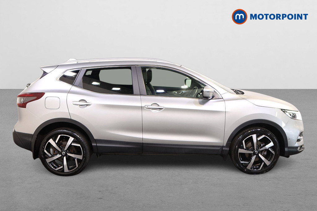 Nissan Qashqai Tekna Manual Petrol SUV - Stock Number (1555281) - Drivers side
