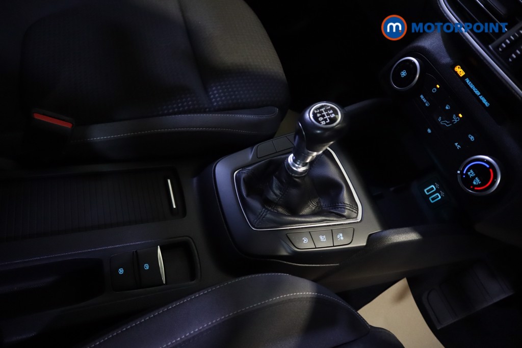 Ford Focus Zetec Edition Manual Petrol-Electric Hybrid Hatchback - Stock Number (1556613) - 5th supplementary image