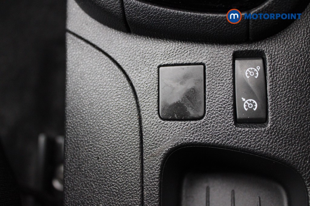 Renault Clio Dynamique Nav Manual Petrol Hatchback - Stock Number (1556978) - 9th supplementary image