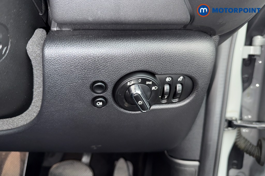 Mini Hatchback Cooper Classic Automatic Petrol Hatchback - Stock Number (1558133) - 12th supplementary image