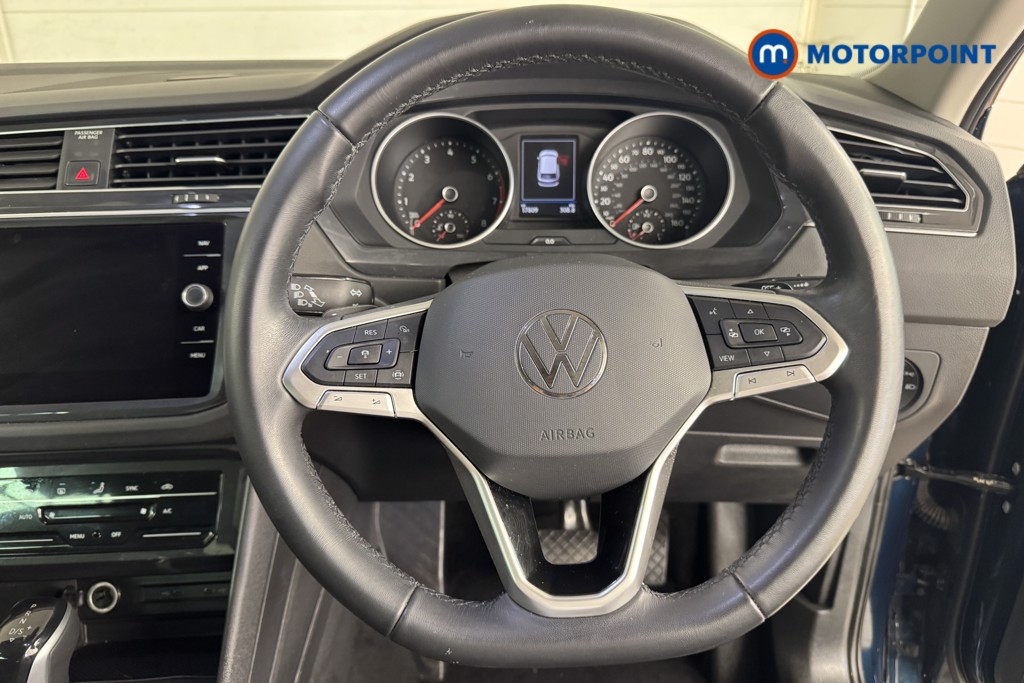Volkswagen Tiguan Life Automatic Petrol SUV - Stock Number (1558228) - 1st supplementary image