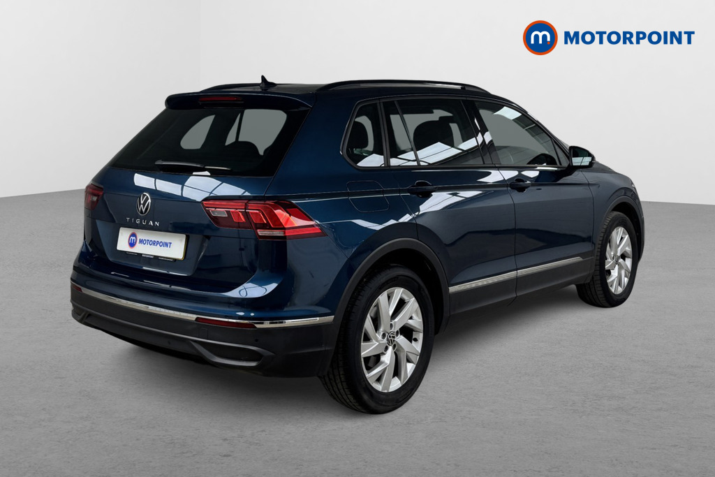 Volkswagen Tiguan Life Automatic Petrol SUV - Stock Number (1558228) - Drivers side rear corner