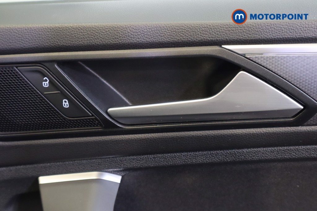 Volkswagen Tiguan Active Manual Petrol SUV - Stock Number (1558555) - 8th supplementary image