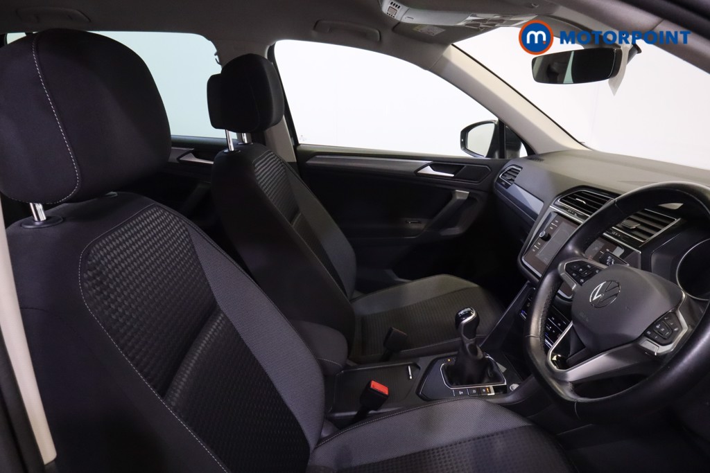 Volkswagen Tiguan Active Manual Petrol SUV - Stock Number (1558555) - 14th supplementary image