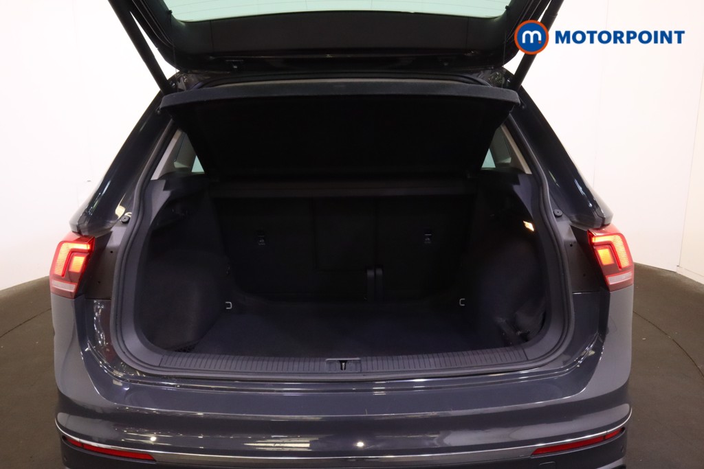 Volkswagen Tiguan Active Manual Petrol SUV - Stock Number (1558555) - 17th supplementary image