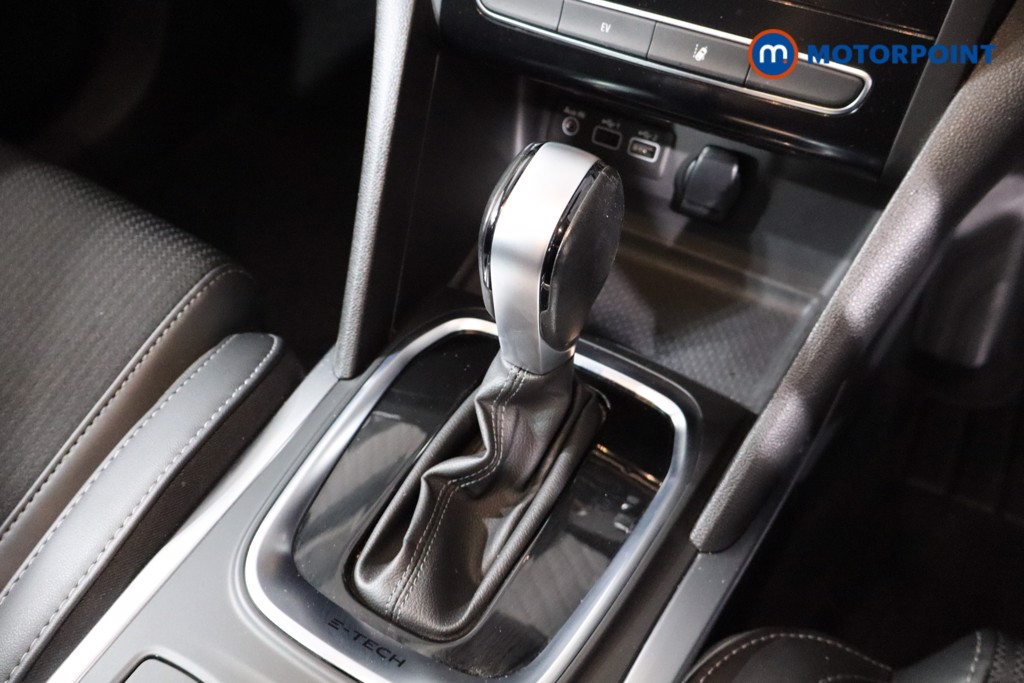 Renault Megane Iconic Automatic Petrol Plug-In Hybrid Estate - Stock Number (1560533) - 14th supplementary image
