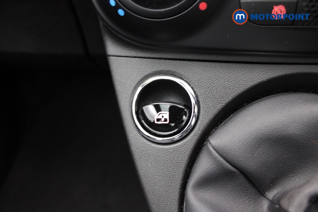 Fiat 500 Lounge Manual Petrol-Electric Hybrid Hatchback - Stock Number (1552914) - 9th supplementary image