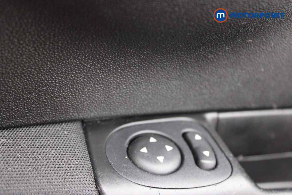 Fiat 500 Lounge Manual Petrol-Electric Hybrid Hatchback - Stock Number (1552914) - 16th supplementary image