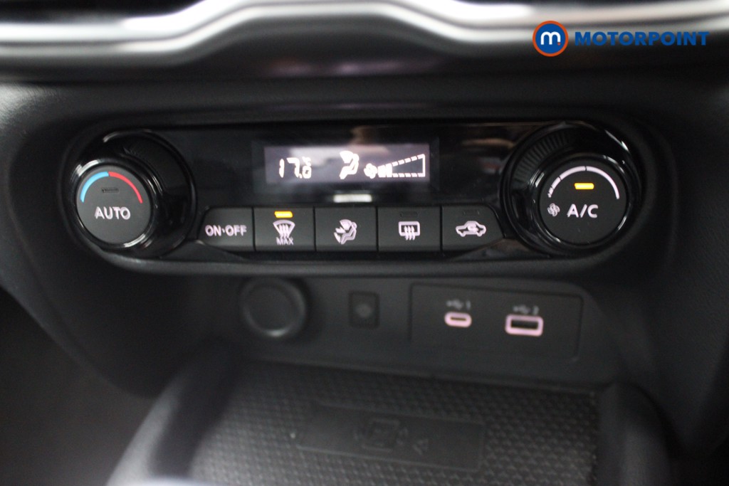 Nissan Juke N-Connecta Automatic Petrol SUV - Stock Number (1553913) - 9th supplementary image