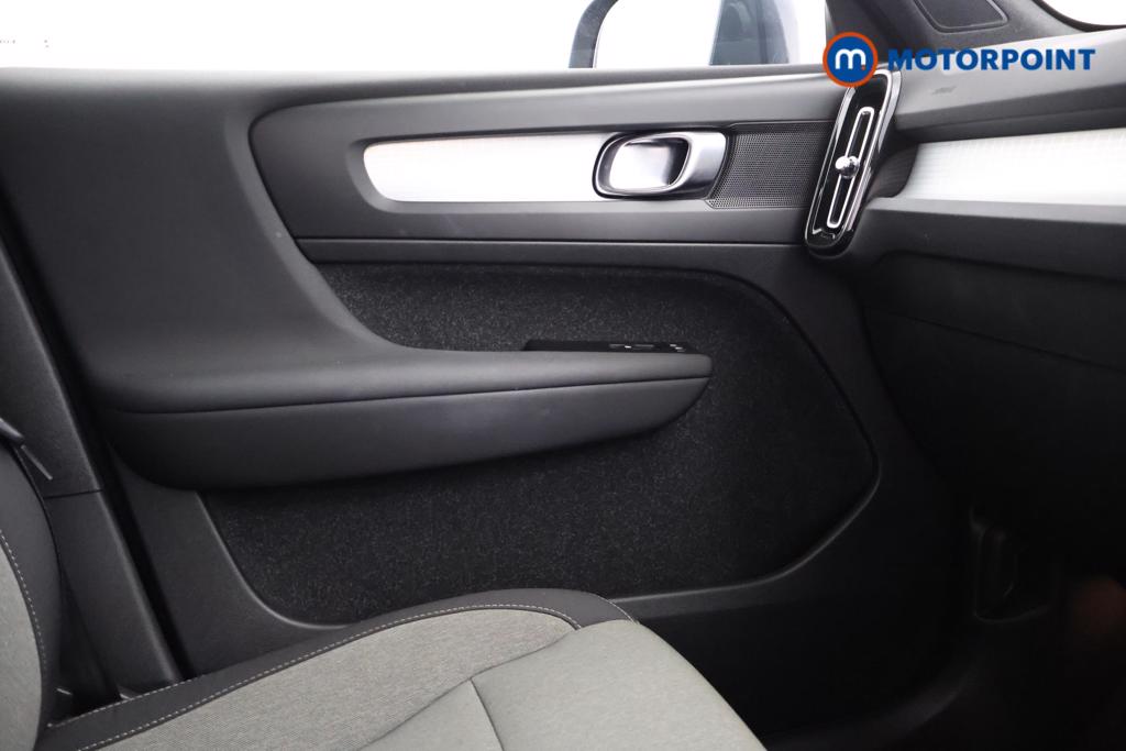 Volvo Xc40 Momentum Manual Petrol SUV - Stock Number (1555116) - 7th supplementary image