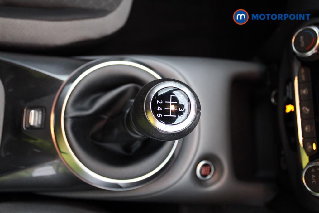 Nissan Juke N-Connecta Manual Petrol SUV - Stock Number (1555273) - 18th supplementary image
