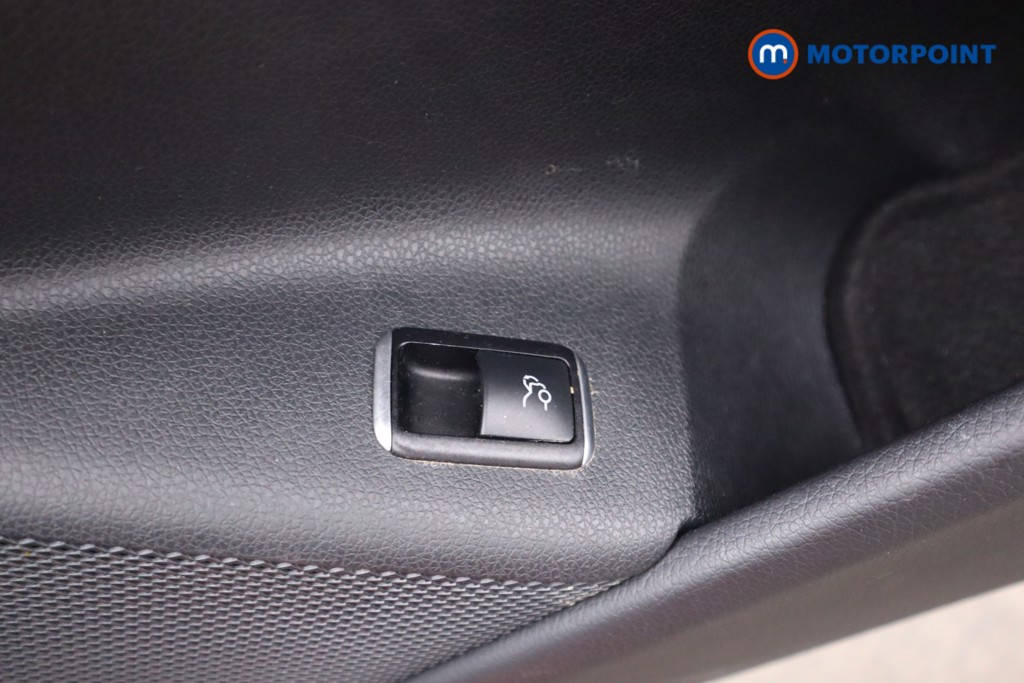 Mercedes-Benz CLA Sport Automatic Diesel Coupe - Stock Number (1558540) - 4th supplementary image