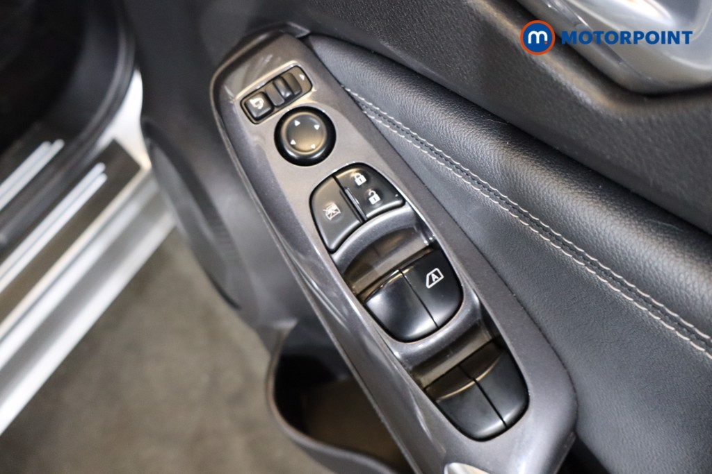 Nissan Juke N-Connecta Automatic Petrol SUV - Stock Number (1558944) - 14th supplementary image