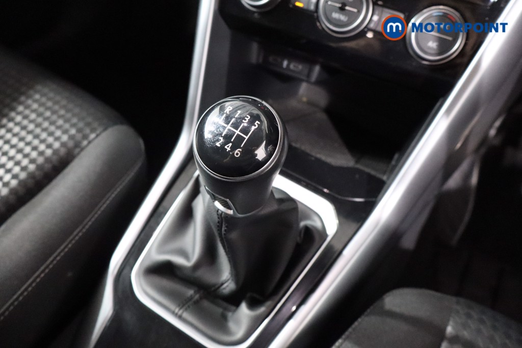 Volkswagen T-Roc Active Manual Petrol SUV - Stock Number (1560058) - 14th supplementary image