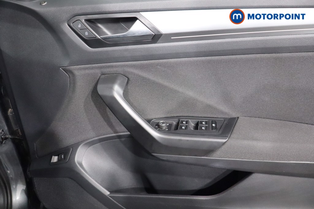 Volkswagen T-Roc Active Manual Petrol SUV - Stock Number (1560058) - 16th supplementary image