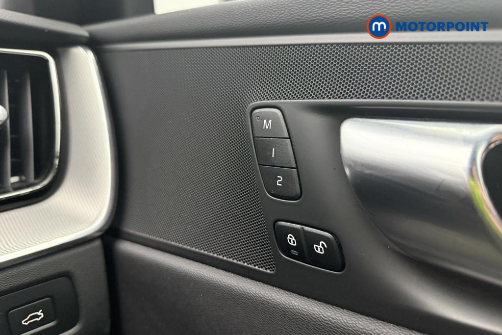 Volvo Xc60 R Design Automatic Petrol SUV - Stock Number (1478078) - 14th supplementary image