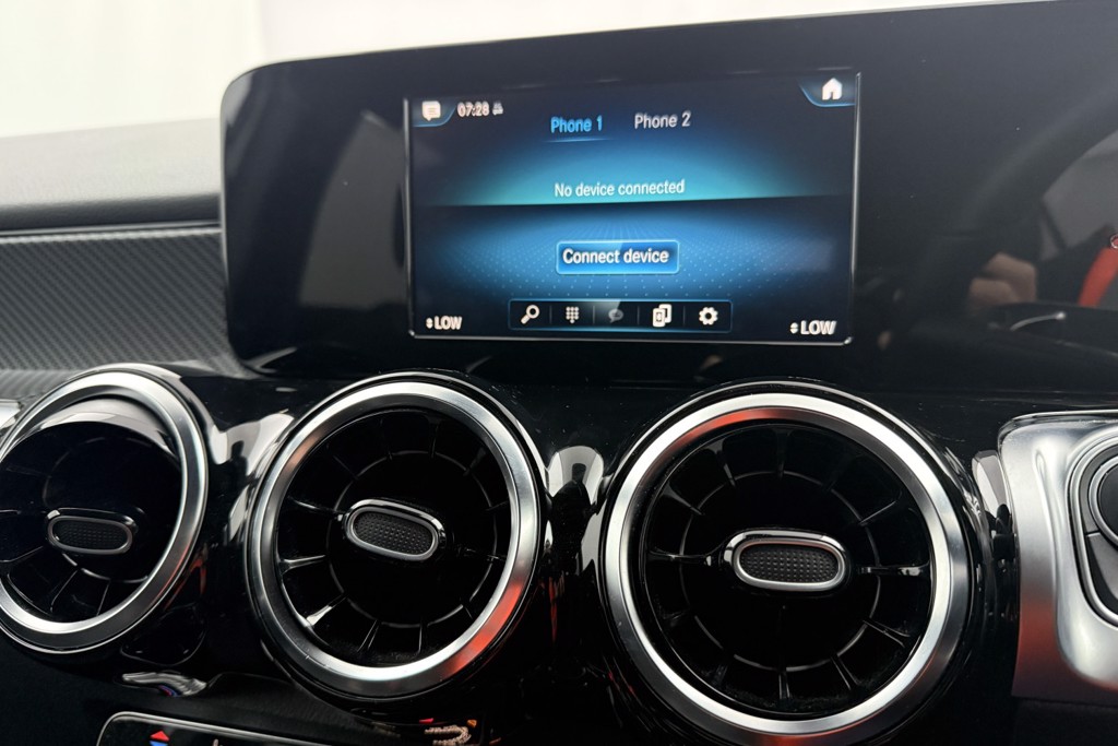 Mercedes-Benz GLB Amg Line Automatic Petrol SUV - Stock Number (1550576) - 8th supplementary image