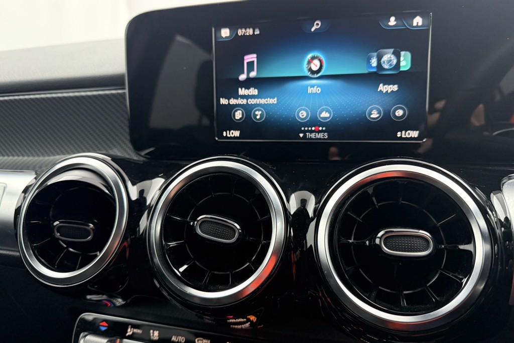 Mercedes-Benz GLB Amg Line Automatic Petrol SUV - Stock Number (1550576) - 11th supplementary image